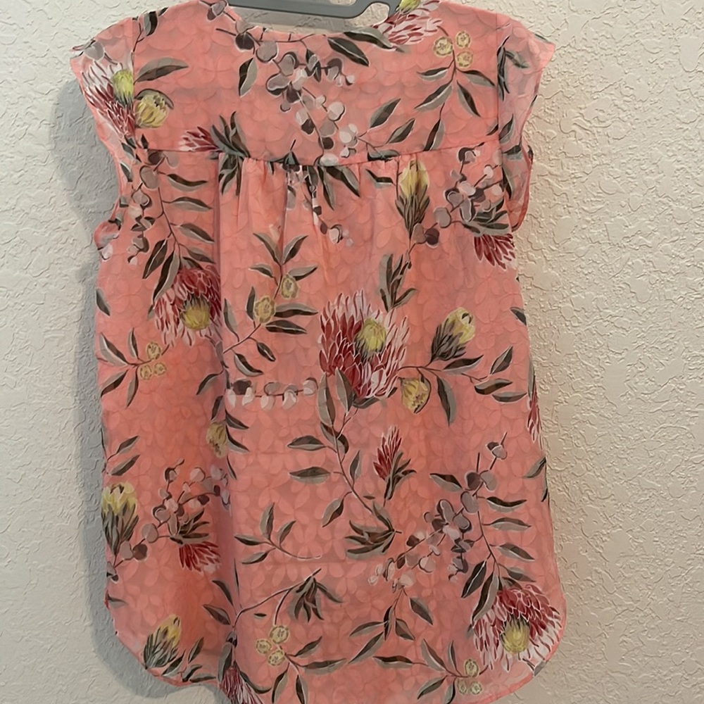 NWOT Loft Pink Floral Flutter Cap Sleeve Shell top blouse sz. Small - Picture 7 of 12